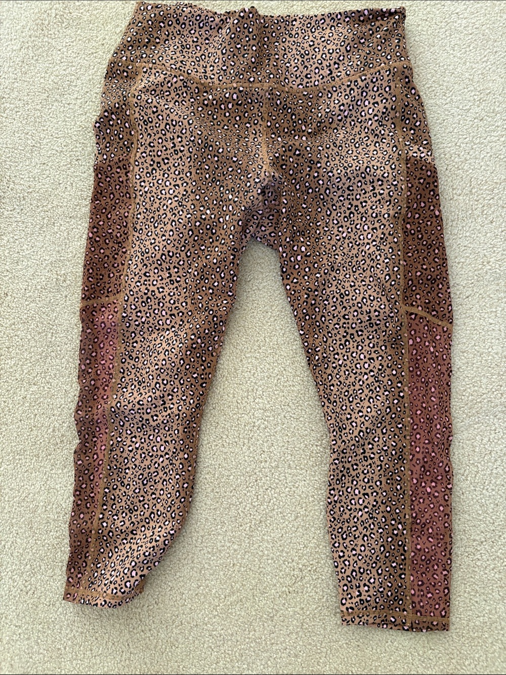 Fabletics women’s power hold leggings XL capri. Leopard with pockets.
